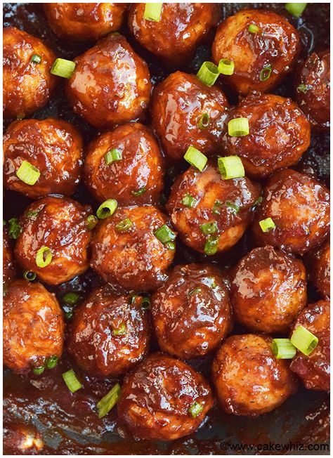 Easy Cocktail Meatballs, Cocktail Meatball Recipes, Party Meatballs, Easy Crockpot Recipes Healthy, Cocktail Sausages, Cocktail Meatballs, Spicy Meatballs, Spicy Appetizers, Sides Recipes