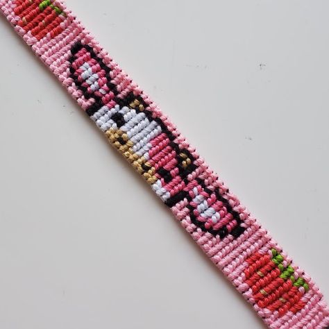 Strawberry Cow Alpha Pattern, Hannah Ideas, Alpha Bracelets, Ideas Pulseras, Alpha Bracelet, Chevron Friendship Bracelets, String Bracelets, Fruit Food, Cow Calf