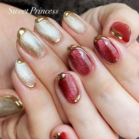 Nail Art Red Designs, Wedding Nails Red, Red Nails Gel, Red Gold Nails, Red Wedding Nails, Elegant Touch Nails, Red And Gold Nails, Red Nail Art Designs, Fancy Nail Art