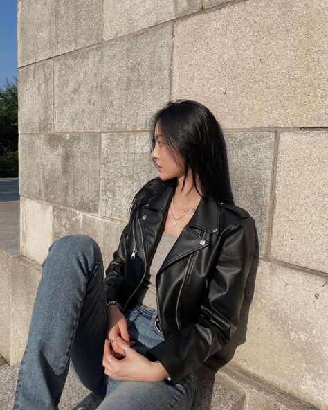 Korean Street Fashion Women, Link Logo, Outfit Korean, Leather Jacket Outfits, Looks Street Style, Looks Black, Ulzzang Fashion, Simple Trendy Outfits, Tomboy Fashion