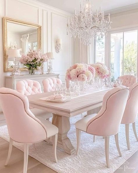 Feminine Dining Room, Glass Dining Table Decor, English Style Decor, Parisian Dining Room, Pink House Interior, Pink Dining Room, Pink Dining Rooms, Pink Feminine, Dream Kitchens Design