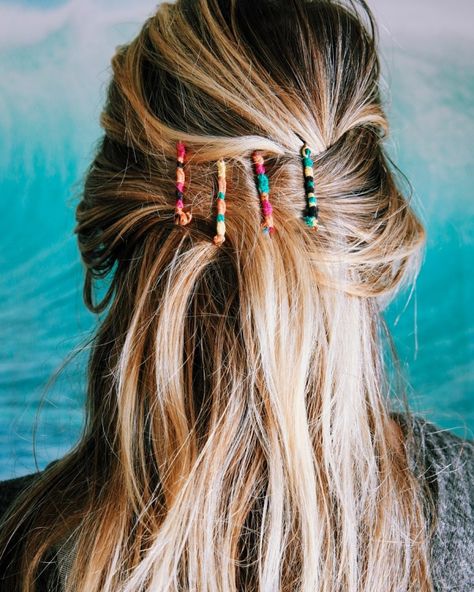 Hairstyles To Hide Bangs, Pin Back Bangs, Hot Mess Hair, Hair Pins Diy, Goldfish Kiss, Diy Friendship Bracelet, Pull Through Braid, Bobby Pin Hairstyles, Braided Bangs