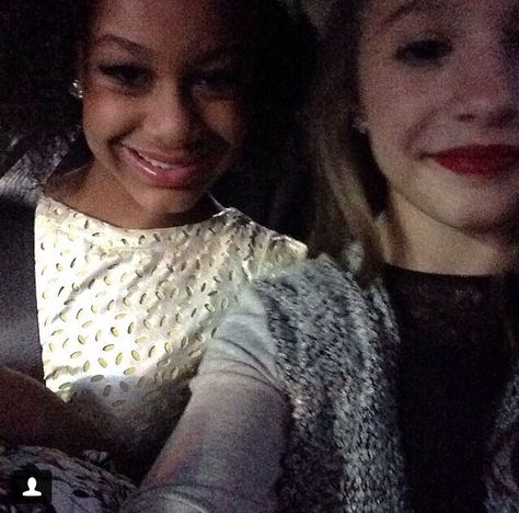 Nia and Mackenzie Nia And Kenzie, Dance Moms Season 5, Nia Frazier, Mack Z, Nia Sioux, Kenzie Ziegler, Mackenzie Ziegler, Best Fan, Happy Dance