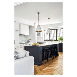 The Contemporary Farmhouse - Farmhouse - Kitchen - Other - by Intrim Group Pty Ltd | Houzz Farmhouse Build, Dark Island, Kitchen Island Bench, Burleigh Heads, Modern Farmhouse Kitchen, White Shaker Cabinets, Shaker Kitchen Cabinets, White Kitchen Island, Farmhouse Kitchen Island