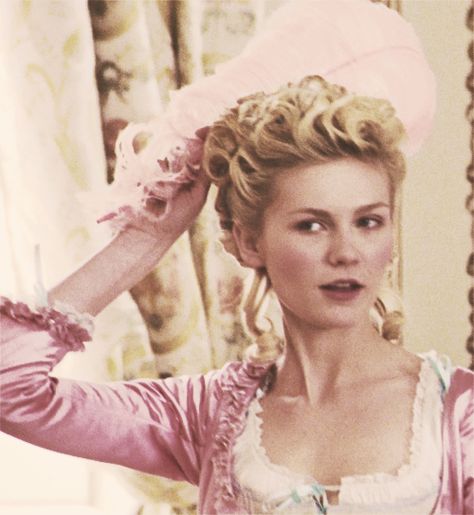 Marie Antoinette Aesthetic, Sofia Coppola Movies, Marie Antoinette Movie, Sophia Coppola, Marie Antoinette 2006, Sofia Coppola, Kirsten Dunst, Movie Costumes, Blogger Girl