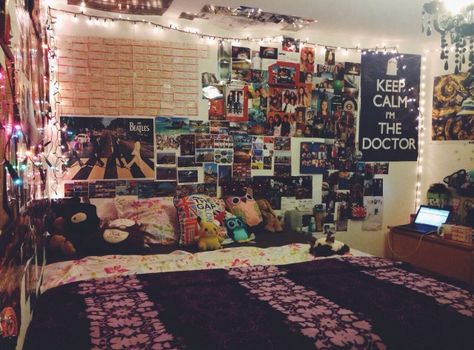 My Future room Nerdy Bedroom, String Lights In The Bedroom, Tumblr Rooms, Room Goals, Cute Room Ideas, Dreamy Room, Dream Room Inspiration, Room Makeover Inspiration, Print Out