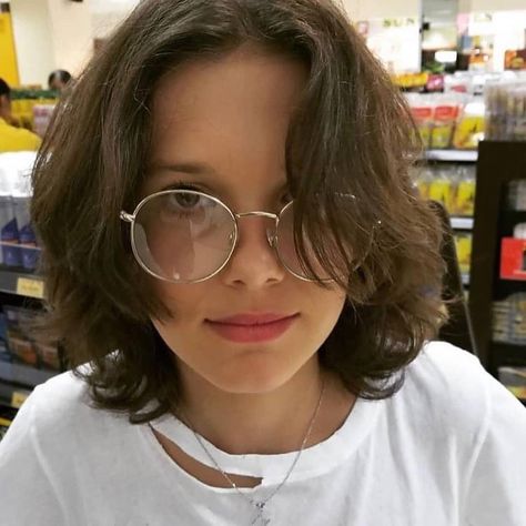 Stranger Things Millie Bobby Brown, Eleven, Season 3 Bobby Brown Stranger Things, Eleven Stranger Things, Long Bob Hairstyles, Hair Brown, Bobby Brown, Millie Bobby Brown, Ombre Hair, Round Sunglass Women, Eminem