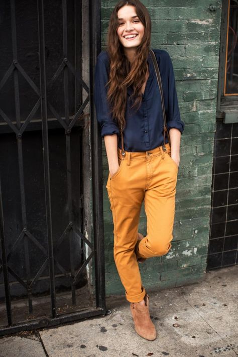 My new Lee (bought it without suspenders)!  The Logger for Women | Lee Jeans Tomboy Barbie, Mustard Pants, Estilo Tomboy, Converse Outfits, Mode Tips, Tomboy Chic, Yellow Pants, Androgynous Fashion, Outfit Trends