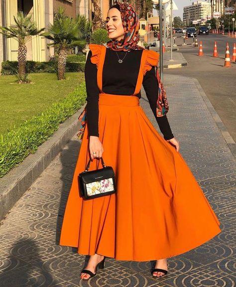 Two Piece Outfits Pants, Outfits Muslim, Denim Dress Outfit, Slip Dress Outfit, White Dress Outfit, Best Blouse Designs, Muslim Fashion Hijab, Fashion Illustration Dresses, Muslim Fashion Outfits