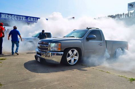 Nice chevy burnout Truck Burnout, Low Trucks, Chicano Art, Nissan Gtr, Chevy, Nissan, Monster Trucks, Trucks, Vehicles