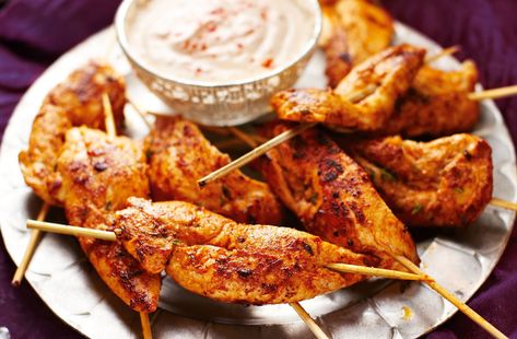 Chicken Tapas, Yogurt Dipping Sauce, Spanish Tapas Recipes, Spanish Chicken, Canapes Recipes, Tesco Real Food, Tapas Recipes, Party Dishes, Läcker Mat