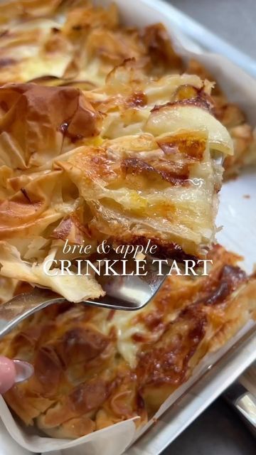 Brie Crinkle Pie, Brie And Apple Crinkle Tart, Philo Recipes, Phylo Pastry Recipes, Brie Pull Apart Bread, Phyllo Crinkle, Philo Pastry, Fall Dinner Parties, Fall Szn