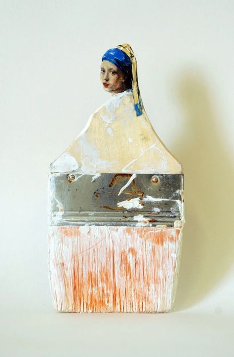 artist rebecca szeto repurposes paintbrushes into women and art history sculptures Paint Brush Art, Johannes Vermeer, Portrait Sculpture, Recycled Art, Assemblage Art, Arte Fantasy, Art Plastique, Kids Crafts, Altered Art