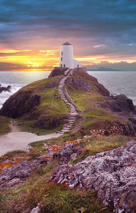 Llanddwyn Island Lighthouse | Llanddwyn Island | Glenn Foster | Flickr Lundy Island, Lighthouse Landscape, England Countryside, Lighthouse Pictures, Beautiful Lighthouse, Adventure Bucket List, Easy Canvas Painting, 인물 드로잉, North Wales