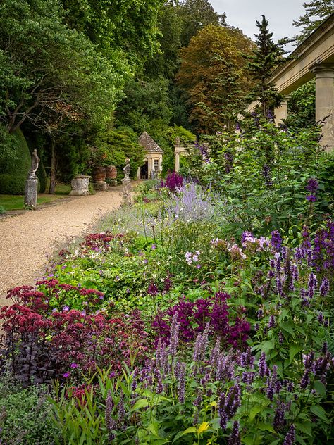 Iford Manor, Romantic Gardens, English Garden Design, Manor Garden, Goth Garden, Hillside Garden, European Garden, English Gardens, Meditation Garden