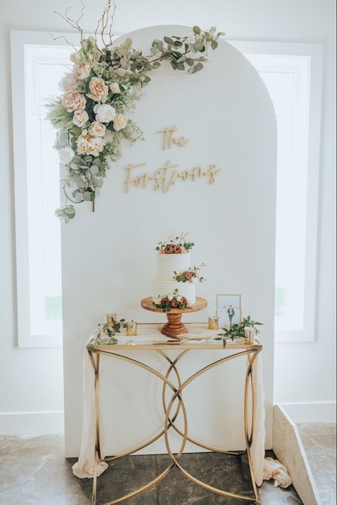 The prettiest wedding cake backdrop ever 🤤🤤 Wedding Cake Backdrop, Wedding Cake Setup, Wedding Backdrop Reception, Logan Utah Temple, Cake Table Backdrop, Cake Backdrops, Pocatello Idaho, Dessert Table Backdrop, Communion Decorations