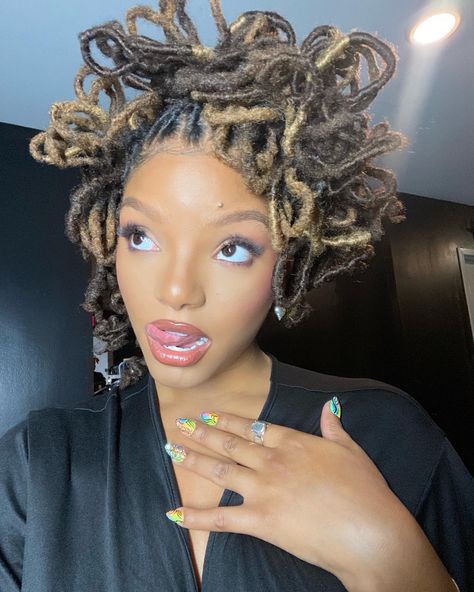 Halle Locs, Chloe And Halle Locs, Halle Bailey Hair, Chloe Halle, Chloe And Halle, Fresh Face Makeup, Chloe X Halle, Beautiful Dreadlocks, Short Locs Hairstyles