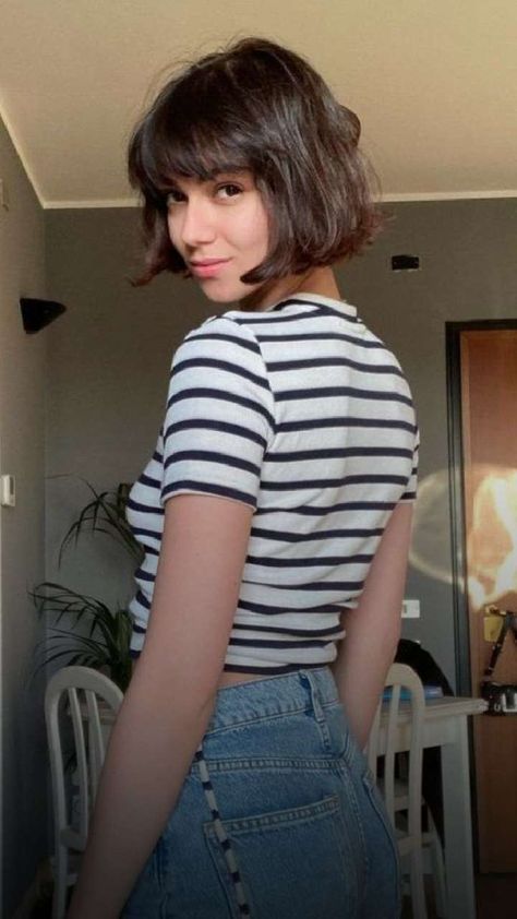 Stunning French Bob Haircuts For Effortlessly Elegant Looks! French Bob Haircut, French Haircut, Bob Haircut For Round Face, Chin Length Haircuts, French Bob, Popular Short Hairstyles, Stacked Bob Haircut, Really Short Hair, Haircut Inspiration