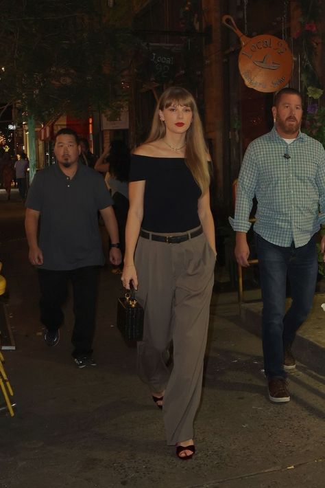 Taylor Swift Paparazzi, Taylor Swift Casual, Taylor Swift Street Style, Taylor Outfits, Taylor Swift Web, 2023 Photo, Fiesta Outfit, Taylor Swift Outfits, Paparazzi Photos