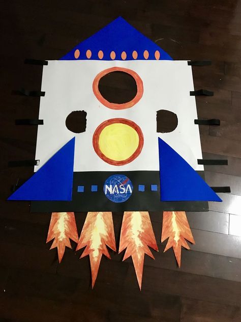 Handmade Rocket Ship Costume: 6 Steps (with Pictures) Rocket Ship Costume Diy, Rocket Ship Costume, Diy Rocket Ship, Diy Costumes For Kids, Rocket Costume, Cardboard Rocket, Diy Fantasia, Fancy Dress Costumes Kids, Diy Rocket