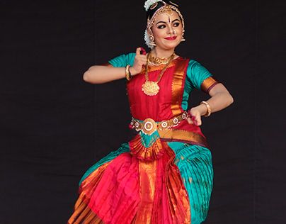 Indian Dance Costumes, Bharatanatyam Costume, Bharatanatyam Dancer, Indian Classical Dancer, Dancing Poses, Bharatanatyam Poses, Sai Pallavi Hd Images, Dance Of India, Dance Silhouette