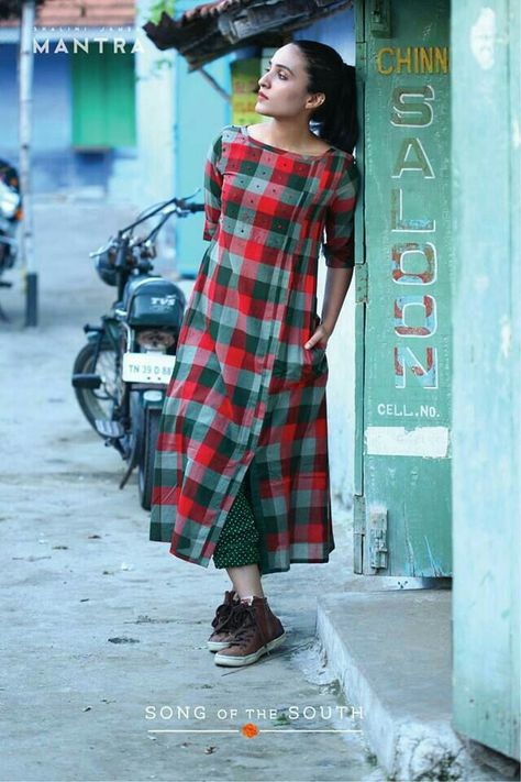 Checks Kurti Designs, Kurti Styles, Stylish Kurtis, Churidar Designs, Designer Kurti Patterns, Kurti Designs Latest, Long Kurti Designs, Kurta Neck Design, Cotton Kurti Designs