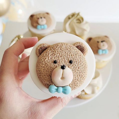 Cupcake Bear, Flower Cookies Bouquet, Baby Shower Oso, Baby Cupcakes, Bear Cupcakes, Baby Cupcake, Teddy Bear Cakes, Cookie Bouquet, 1st Birthday Cakes