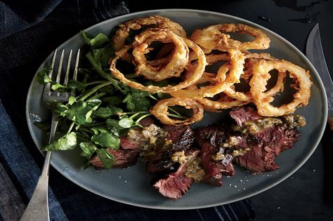 Bistro Steak with Buttermilk Onion Rings / Gentl & Hyers Buttermilk Onion Rings, Onion Rings Recipe, Man Food, French Bistro, Skirt Steak, Beef Dishes, Onion Rings, Steak Recipes, Fajitas