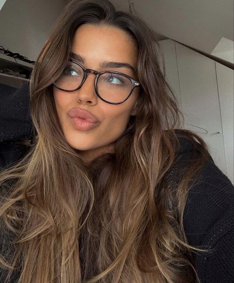 Classy Glasses, Glasses Inspiration, Glasses Trends, Kadeřnické Trendy, Vlasové Trendy, Cute Glasses, Long Faces, Womens Glasses, Aesthetic Girl