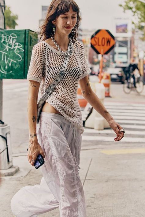 Nyc Street Style Spring 2023, Summer Style New York, New York Fashion Week Street Style 2023, Spring 23 Fashion Trends, Street Style Summer 2023, New York Street Style Summer, Street Fashion 2023, New York Summer Fashion, Street Chic Summer