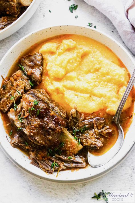 Braised Short Ribs with Cheesy Grits – Marisol Cooks Creamy Grits, Cheesy Grits, Short Ribs Recipe, Grits Recipe, Braised Short Ribs, Ribs Recipe, Braised Beef, Beef Short Ribs, Beef Dinner