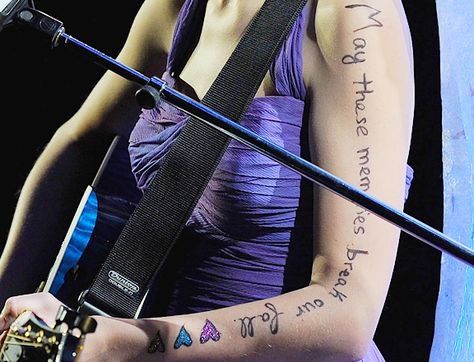 I love how she always writes on her arms <3 "May these memories break our fall" <3 Haley Lu Richardson, Lyrics To Live By, Taylor Swift Tour Outfits, Taylor Swift Speak Now, Swift Tour, Red Tour, Swift Photo, Speak Now, Taylor Swift Concert