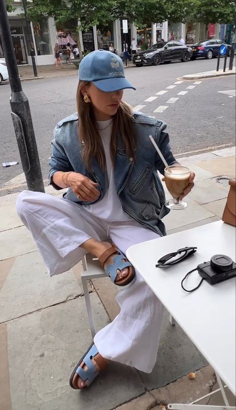 La Cap Outfit, Cap Outfit Summer, Cap Outfits For Women, Baseball Cap Outfit, Extreme Fashion, Daily Outfit Inspiration, All Jeans, Hat Style, Weekly Outfits