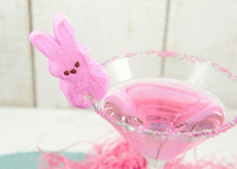 The Iconic Peeps Martini! Peep Martini, Easter Martini, Easter Drinks, Easter Cocktail, Easter Drink, Easter Cocktails, Martini Party, Chicke Recipes, Peeps Easter