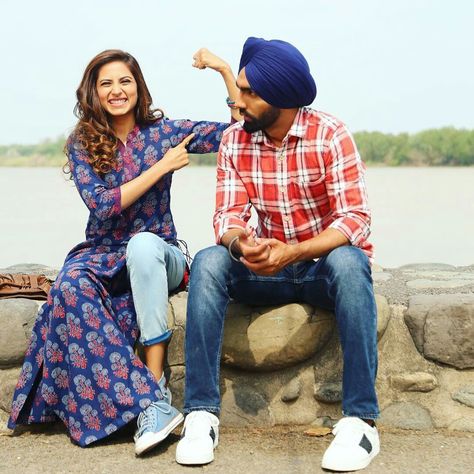 Couple Cute Poses, Long Kurti With Jeans, Sargun Mehta, Kurti With Jeans, Punjabi Models, Ammy Virk, Punjabi Couple, Couple Cute, Shoes World