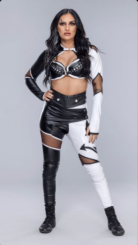 Wrestling Outfits Womens, Royal Rumble 2023, Wwe Art, Sonya Deville, Wrestling Outfits, Female Wrestling, Chelsea Green, Wwe Outfits, Bianca Belair