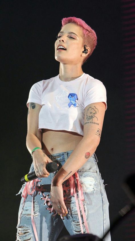 Halsey Hair Short, Halsey Short Hair, Halsey Concert, Halsey Hair, Halsey Singer, Halsey Style, Shot Hair Styles, Very Short Hair, Short Hair Color