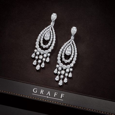 Graff Jewelry, Diamond Earrings Indian, Graff Diamonds, Real Diamond Earrings, Emerald Diamond Earrings, Diamond Chandelier Earrings, White Diamond Earrings, Diamond Bracelet Design, Diamond Jewelry Set