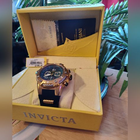 New With Tags Never Worn In Box. No Scratches Perfect Condition Men's Invicta Watch Smart Watches For Men, Mens Invicta Watches, Invicta Watches, Smart Watches, Waterproof Watch, Mens Essentials, Chronograph Watch, Gold Black, Accessories Watches