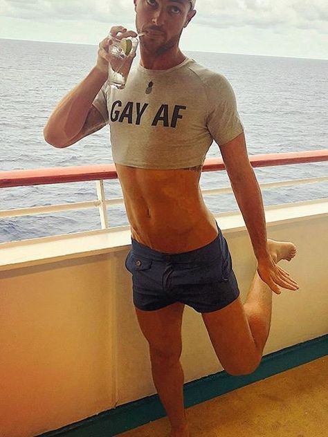 Male crop top Men In Crop Tops, Beautiful Physique, Crop Top Boys, Mens Crop Tops, Boys In Crop Tops, Genderqueer Fashion, Male Crop Top, Mens Crop Top, Half Shirt