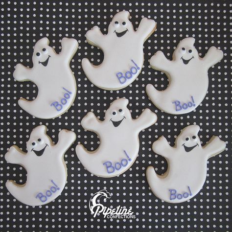 ghost cookies Pumpkin Spice Sugar Cookies, Halloween Sugar Cookies Decorated, Halloween Food Crafts, Spice Sugar Cookies, Halloween Deserts, Postres Halloween, Halloween Cookie Recipes, Halloween Cookies Decorated, Halloween Sugar Cookies