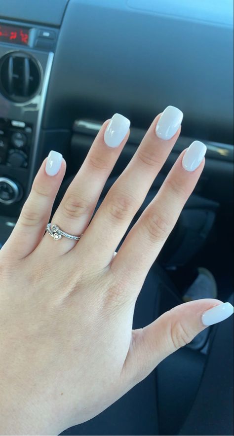 Simple Acrylic Nails Squoval, White Square Round Nails, Shalack Nails Ideas, White Acrylic Square Nails, White Nails Square Medium, Short Nails White Design, Nail Inspo Plain, Rounded Square Acrylic Nails, Small White Nails