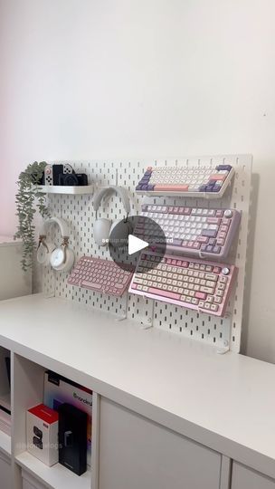 Skadis Pegboard, Ikea Pegboard, Ikea Plants, Ikea Skadis, Desk Inspo, Office Inspo, Charli Xcx, Peg Board, Home Organization