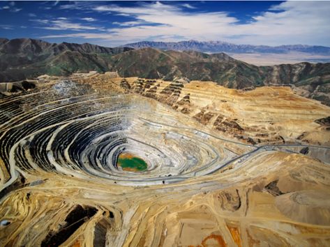 The Bingham Canyon mine, is located near Salt Lake City, Utah, US. It is the one of the world’s biggest man-made excavation, open-pit copper mines. Open Pit, Salt Lake City Utah, Natural Resources, World Records, Salt Lake City, Aerial View, Worlds Largest, Geology, Pollution