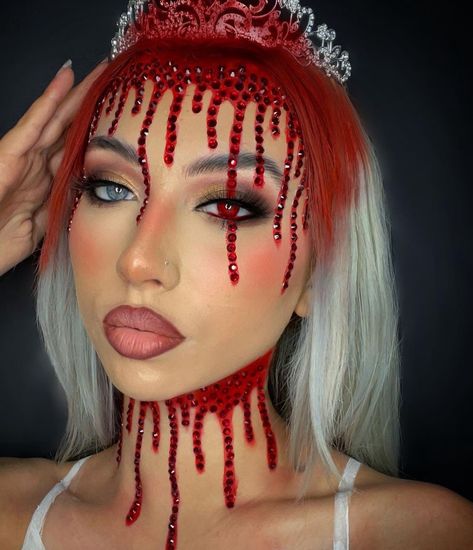 Carrie Halloween, Carrie Halloween Costume, Crazy Halloween Makeup, Halloween Costumes Women Creative, Holloween Makeup, Creepy Halloween Makeup, Halloween Makeup Pretty, Halloween Costume Idea, Smokey Eye Makeup Tutorial