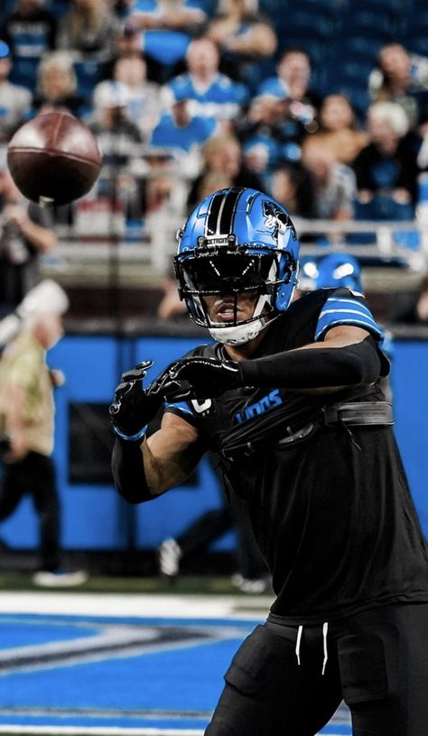 Detroit Lions Funny, Amon Ra St Brown, Cool Football Pictures, Football Swag, Amon Ra, Football Poses, Nfl Football Pictures, Detroit Lions Football, Detroit Sports