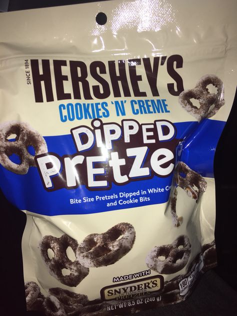 #hersheys #snacks Dipped Pretzels, Pretzel Dip, Pretzels, Bite Size, Pop Tarts, Aesthetic Food, Oreo, Snack Recipes, Pastry