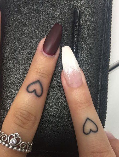 25 Heart Tattoos You Will Instantly Fall In Love With - The Trend Spotter Small Finger Tattoos, Cute Hand Tattoos, Heart Tattoos, Bff Tattoos, Dope Tattoos For Women, Heart Tattoo Designs, Cute Tattoos For Women, Discreet Tattoos, Dainty Tattoos