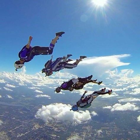 @darn_monkeys living it! ・・・ In an office thinking about my squad. #squad #angle #windsaloft #loveit #flyfast #alti2 Sky Diving, Vision Board Images, Air Sports, Gap Year, Hawaii Vacation, Skydiving, Hawaiian Islands, Hawaii Travel, Tandem