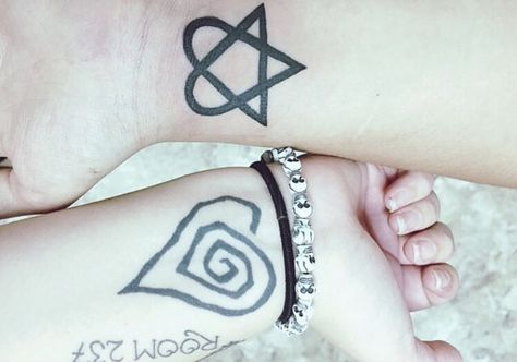 Wrist tattoos #marilynmanson #heartagram Alternative Wrist Tattoos, Heartagram Tattoo Ideas, Heartagram Tattoo, Inner Wrist Tattoos, 7 Tattoo, Nail Piercing, Brides With Tattoos, Sharpie Tattoos, Gothic Tattoo